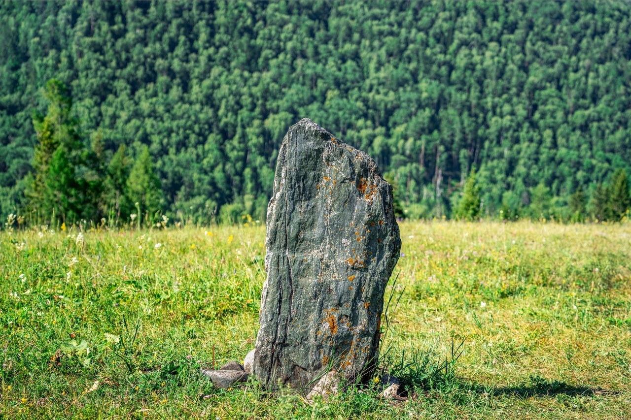 Каменные воины и слияние рек Катуни и Аккем